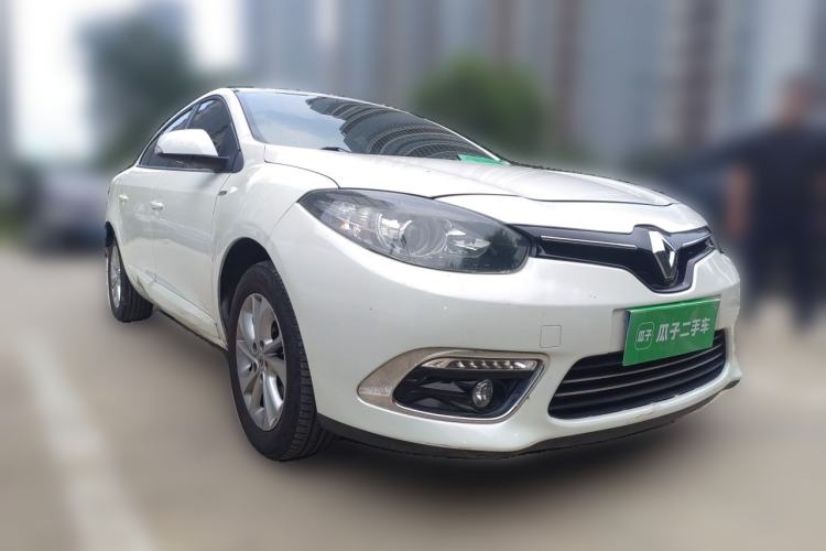 Used Renault Fluence 2015 2.0L Fashion Edition Front Right 45 Deg