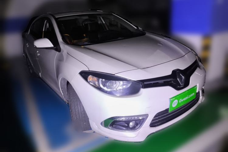 Used Renault Fluence 2015 2.0L Fashion Edition Front Right 45 Deg