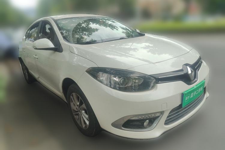 Used Renault Fluence 2015 2.0L Standard Edition Front Right 45 Deg