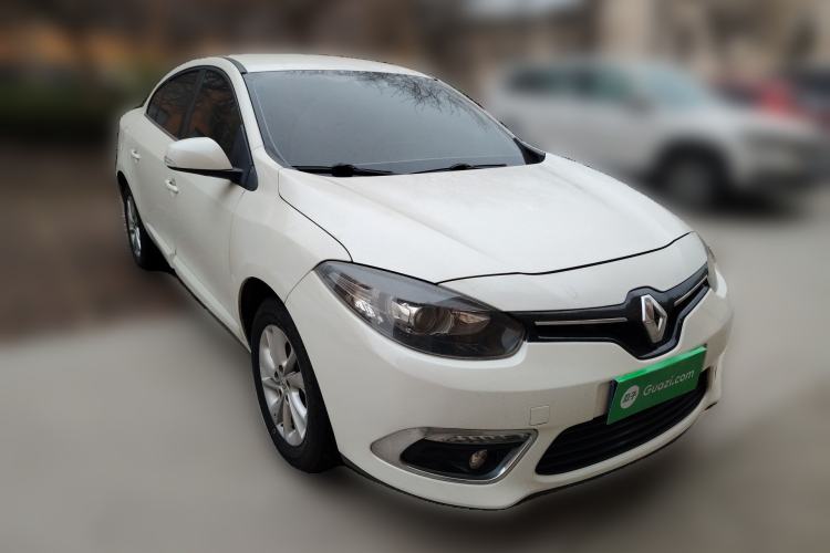 Used Renault Fluence 2015 2.0L Standard Edition Front Right 45 Deg