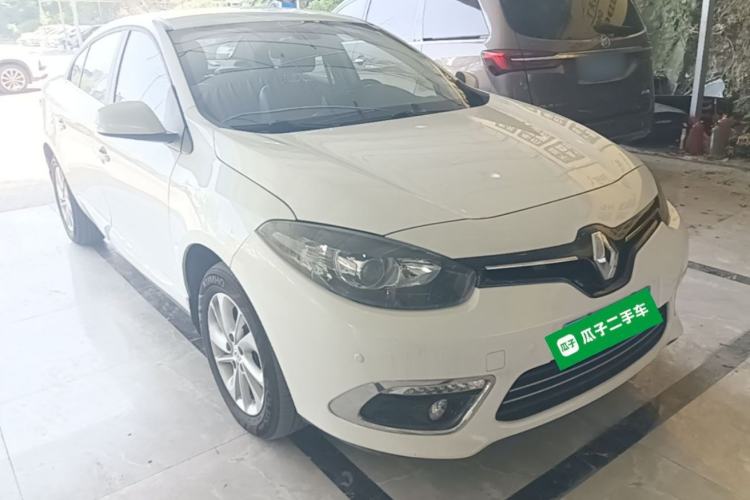 Used Renault Fluence 2015 2.0L Fashion Edition Front Right 45 Deg