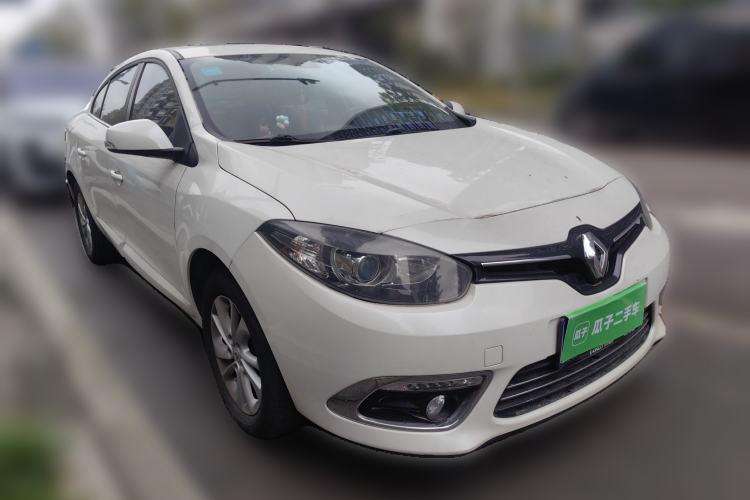 Used Renault Fluence 2015 2.0L Fashion Edition Front Right 45 Deg