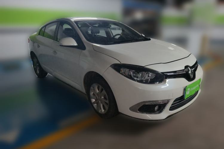 Used Renault Fluence 2015 2.0L Fashion Edition Front Right 45 Deg