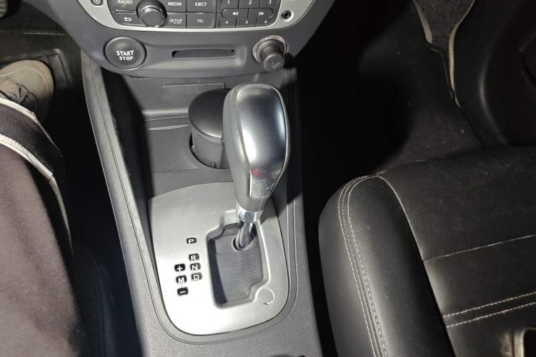 Used Renault Fluence 2015 2.0L Fashion Edition Gear Lever