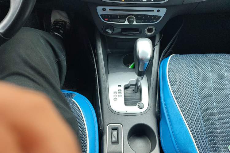 Used Renault Fluence 2015 2.0L Fashion Edition Gear Lever
