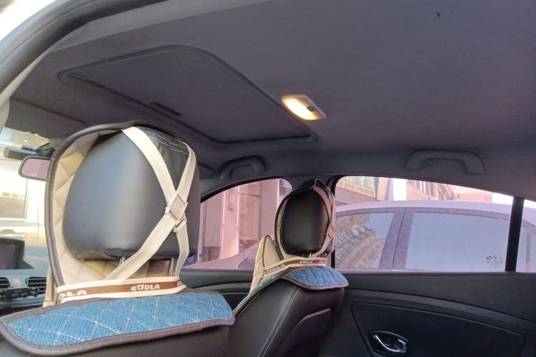Used Renault Fluence 2015 2.0L Fashion Edition Headliner