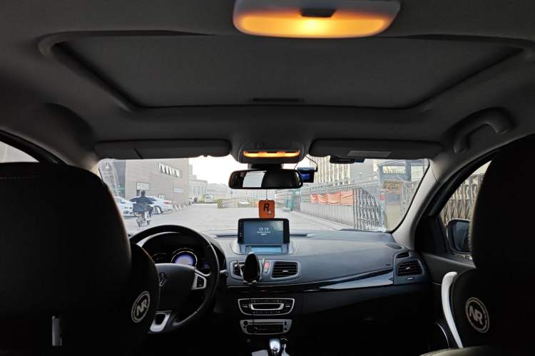 Used Renault Fluence 2015 2.0L Fashion Edition Headliner