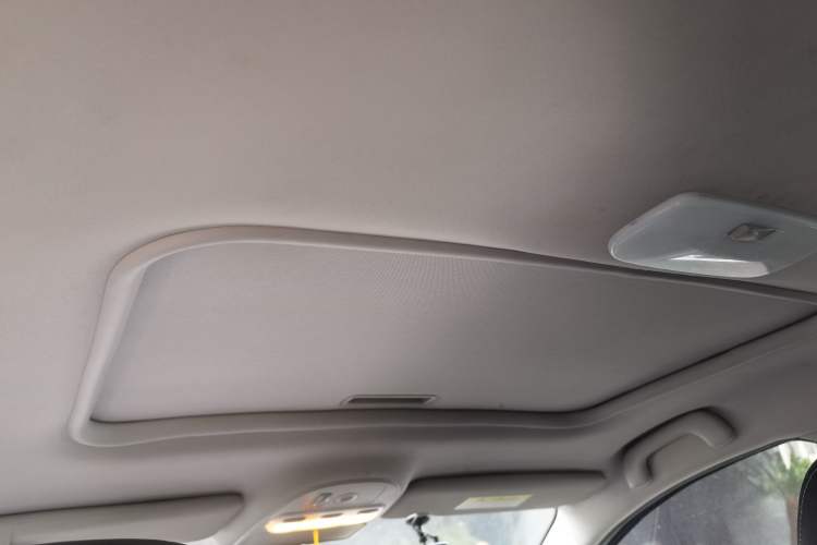 Used Renault Fluence 2015 2.0L Fashion Edition Headliner