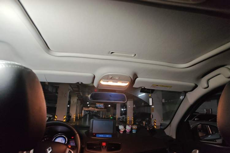Used Renault Fluence 2015 2.0L Fashion Edition Headliner