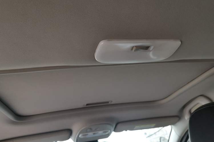 Used Renault Fluence 2015 2.0L Fashion Edition Headliner
