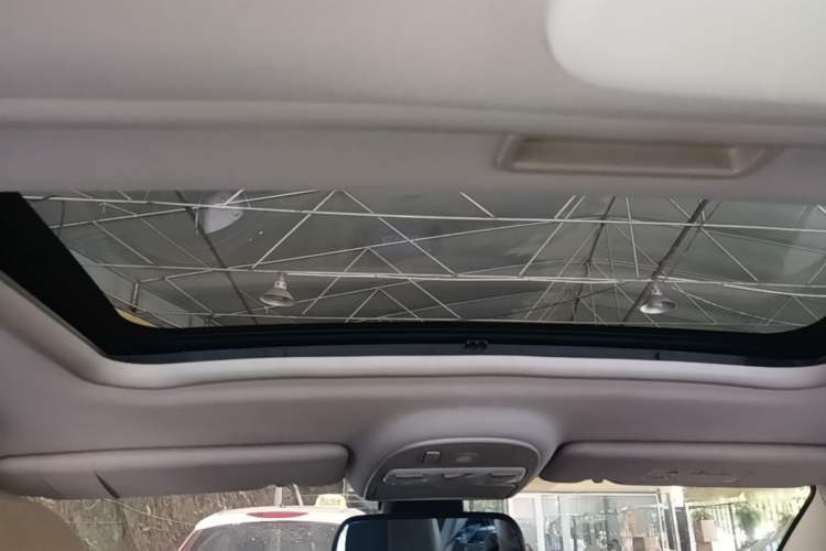 Used Renault Fluence 2015 2.0L Fashion Edition Headliner