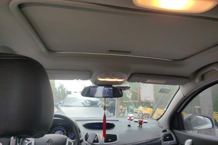 Used Renault Fluence 2015 2.0L Fashion Edition Headliner