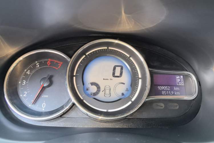 Used Renault Fluence 2015 2.0L Fashion Edition Instrument Cluster