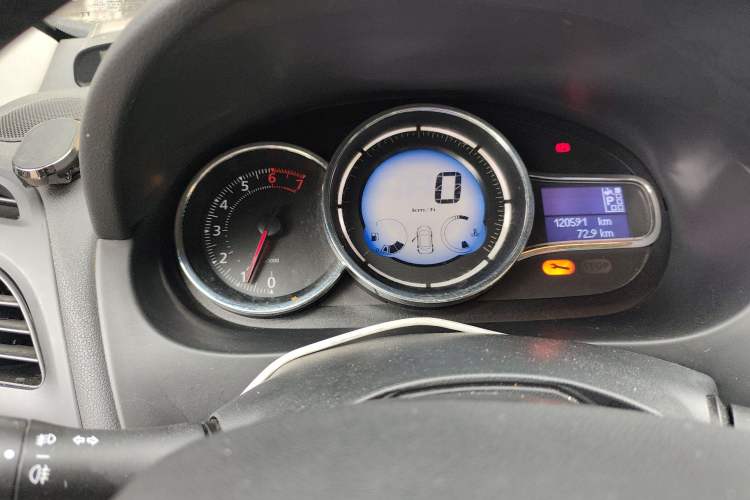 Used Renault Fluence 2015 2.0L Fashion Edition Instrument Cluster
