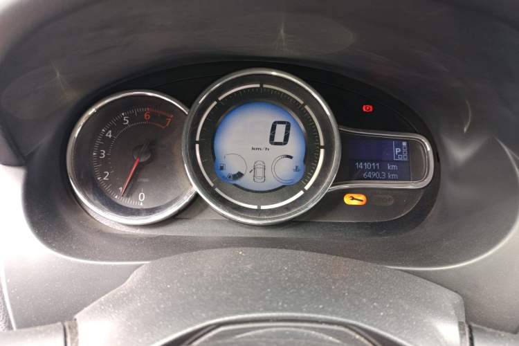 Used Renault Fluence 2015 2.0L Fashion Edition Instrument Cluster