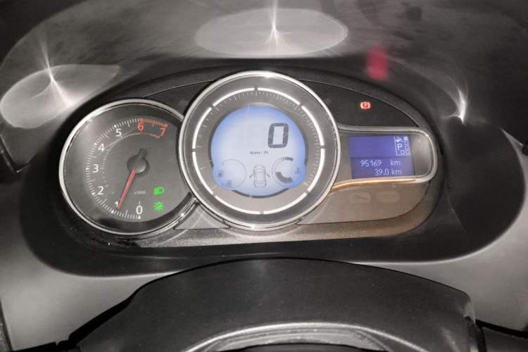 Used Renault Fluence 2015 2.0L Fashion Edition Instrument Cluster
