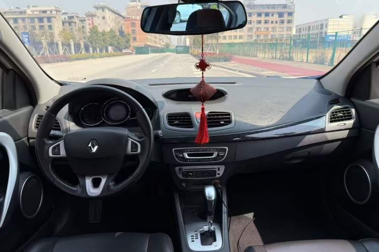 Used Renault Fluence 2015 2.0L Fashion Edition Interior 1