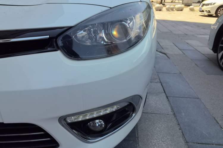 Used Renault Fluence 2015 2.0L Fashion Edition Left Front Headlight