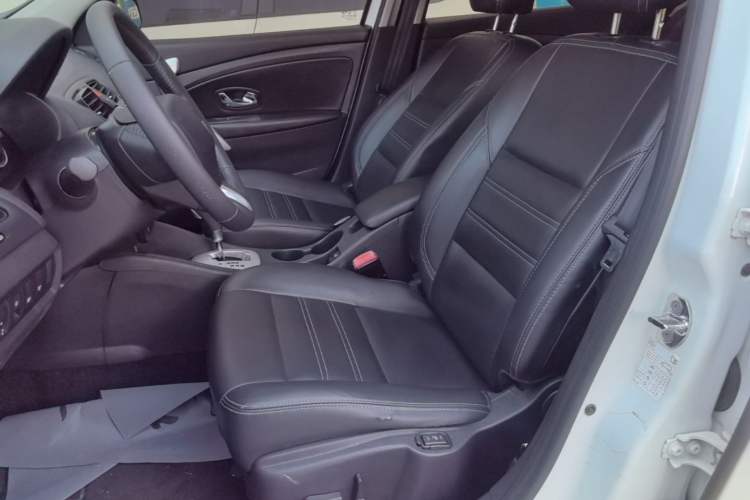 Used Renault Fluence 2015 2.0L Fashion Edition Left Front Seat