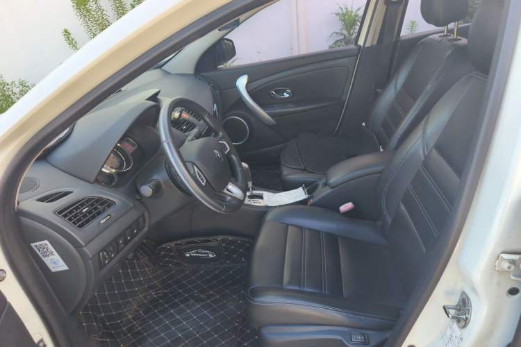 Used Renault Fluence 2015 2.0L Fashion Edition Left Front Seat