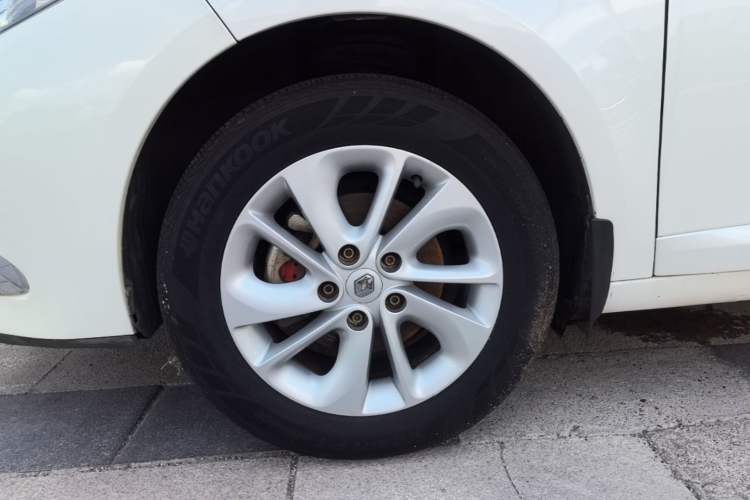 Used Renault Fluence 2015 2.0L Fashion Edition Left Front Wheel Hub