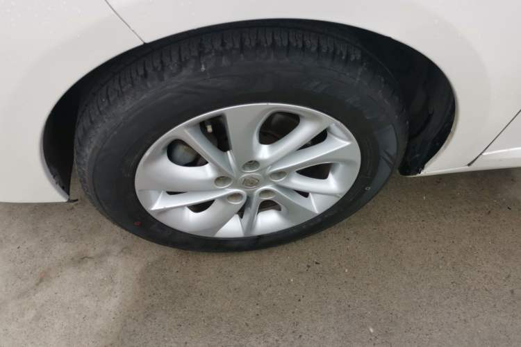 Used Renault Fluence 2015 2.0L Fashion Edition Left Front Wheel Hub