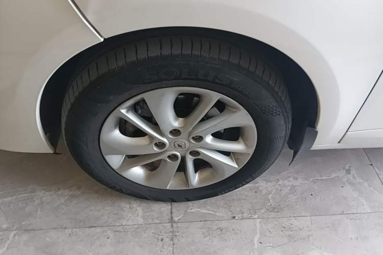 Used Renault Fluence 2015 2.0L Fashion Edition Left Front Wheel Hub