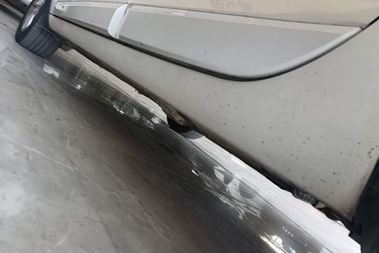 Used Renault Fluence 2015 2.0L Fashion Edition Left Side Sill