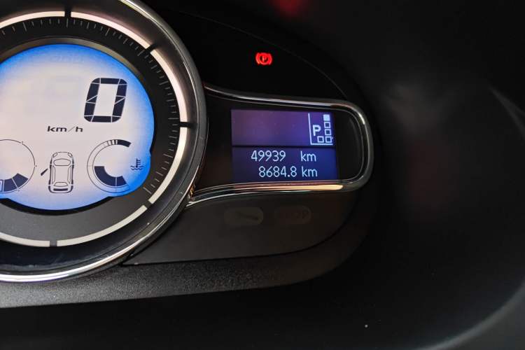 Used Renault Fluence 2015 2.0L Fashion Edition Odometer Close Up