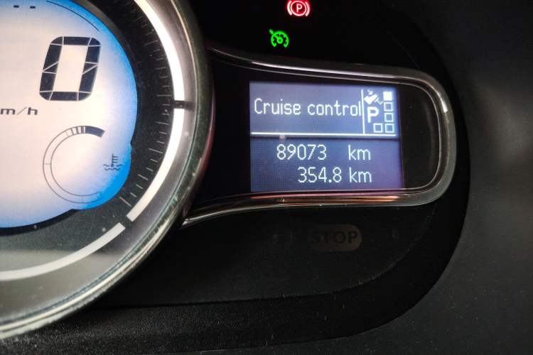 Used Renault Fluence 2015 2.0L Standard Edition Odometer Close Up