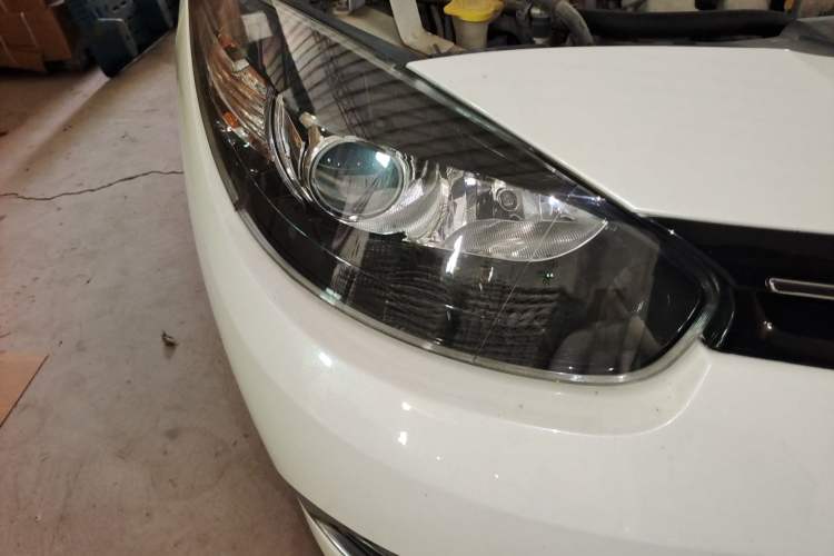 Used Renault Fluence 2015 2.0L Fashion Edition Right Front Headlight