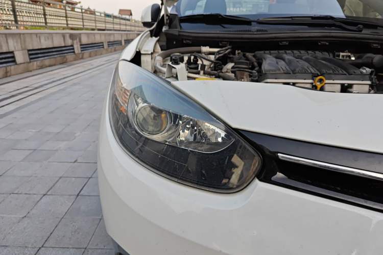 Used Renault Fluence 2015 2.0L Fashion Edition Right Front Headlight