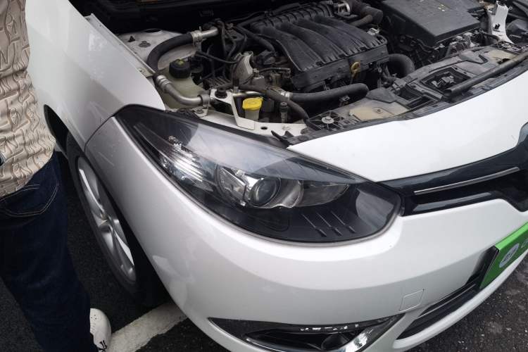 Used Renault Fluence 2015 2.0L Fashion Edition Right Front Headlight