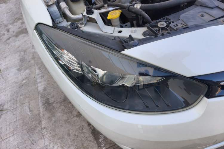 Used Renault Fluence 2015 2.0L Fashion Edition Right Front Headlight