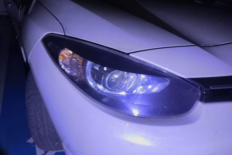 Used Renault Fluence 2015 2.0L Fashion Edition Right Front Headlight