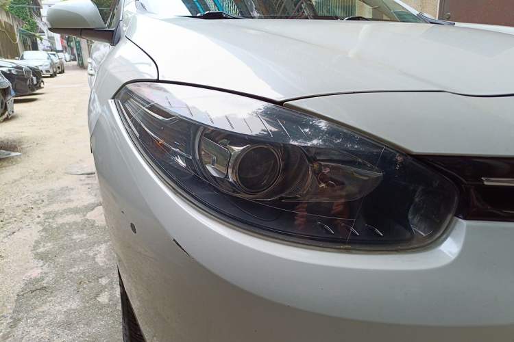Used Renault Fluence 2015 2.0L Fashion Edition Right Front Headlight