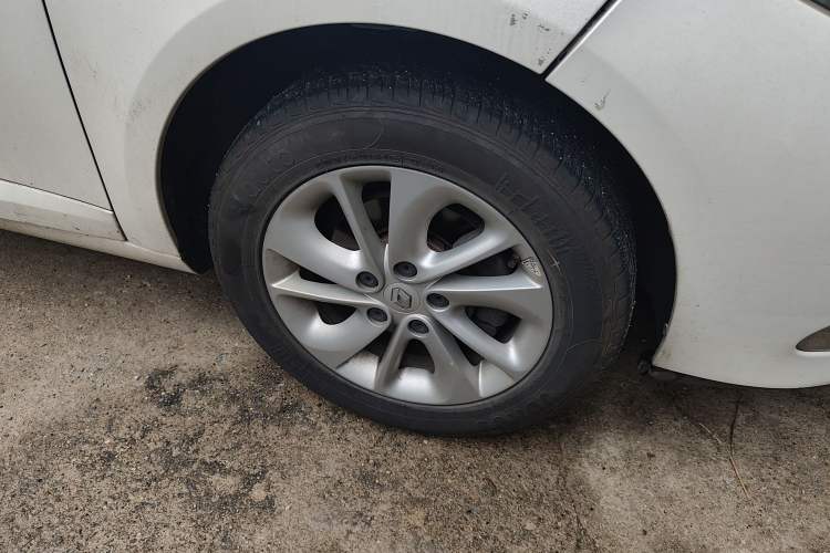 Used Renault Fluence 2015 2.0L Fashion Edition Right Front Wheel Hub