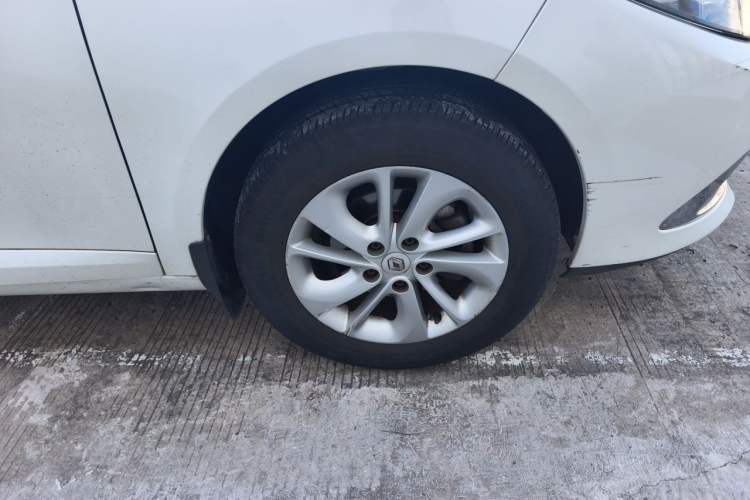 Used Renault Fluence 2015 2.0L Fashion Edition Right Front Wheel Hub