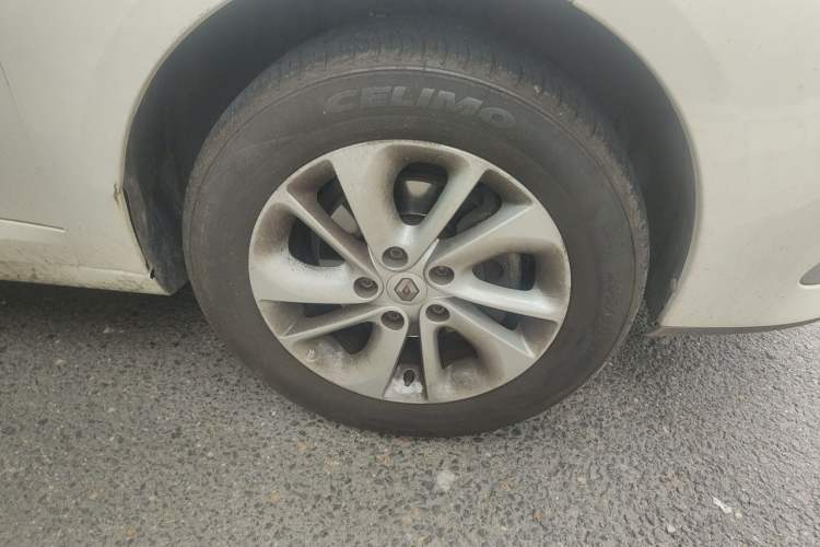 Used Renault Fluence 2015 2.0L Standard Edition Right Front Wheel Hub