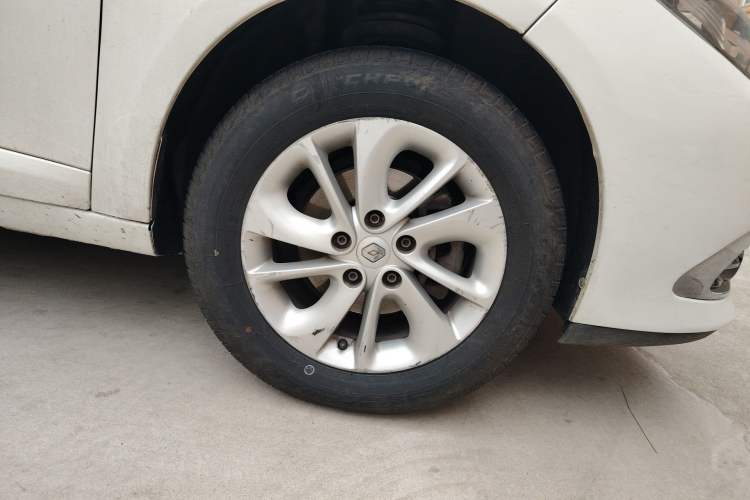 Used Renault Fluence 2015 2.0L Standard Edition Right Front Wheel Hub