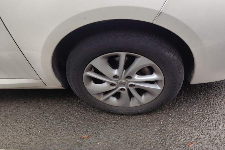 Used Renault Fluence 2015 2.0L Fashion Edition Right Front Wheel Hub