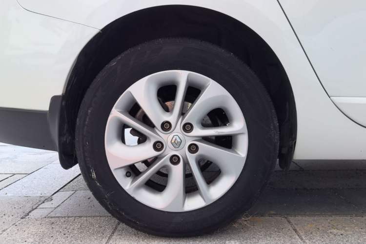 Used Renault Fluence 2015 2.0L Fashion Edition Right Rear Wheel Hub