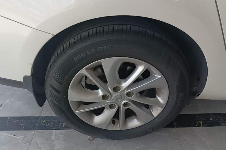 Used Renault Fluence 2015 2.0L Fashion Edition Right Rear Wheel Hub