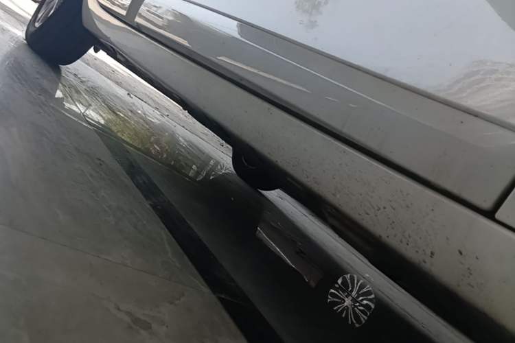 Used Renault Fluence 2015 2.0L Fashion Edition Right Side Sill