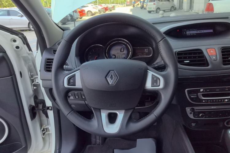 Used Renault Fluence 2015 2.0L Fashion Edition Steering Wheel