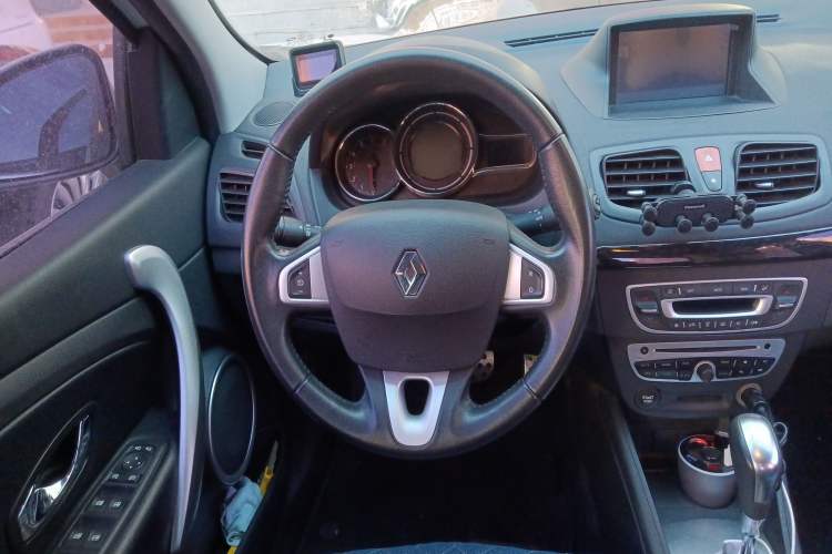 Used Renault Fluence 2015 2.0L Fashion Edition Steering Wheel