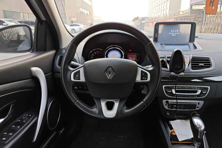 Used Renault Fluence 2015 2.0L Fashion Edition Steering Wheel