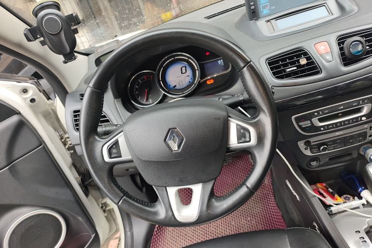 Used Renault Fluence 2015 2.0L Fashion Edition Steering Wheel