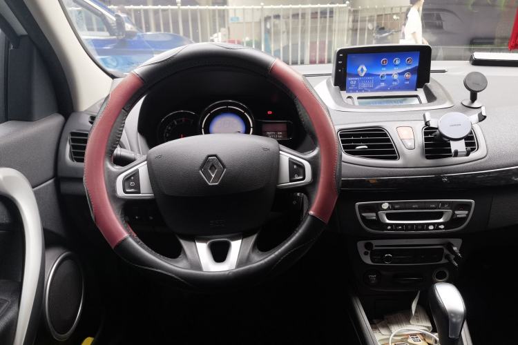 Used Renault Fluence 2015 2.0L Fashion Edition Steering Wheel