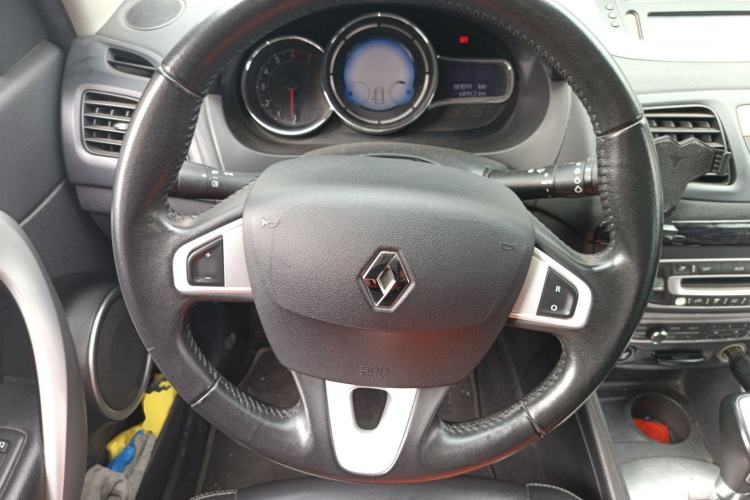 Used Renault Fluence 2015 2.0L Fashion Edition Steering Wheel